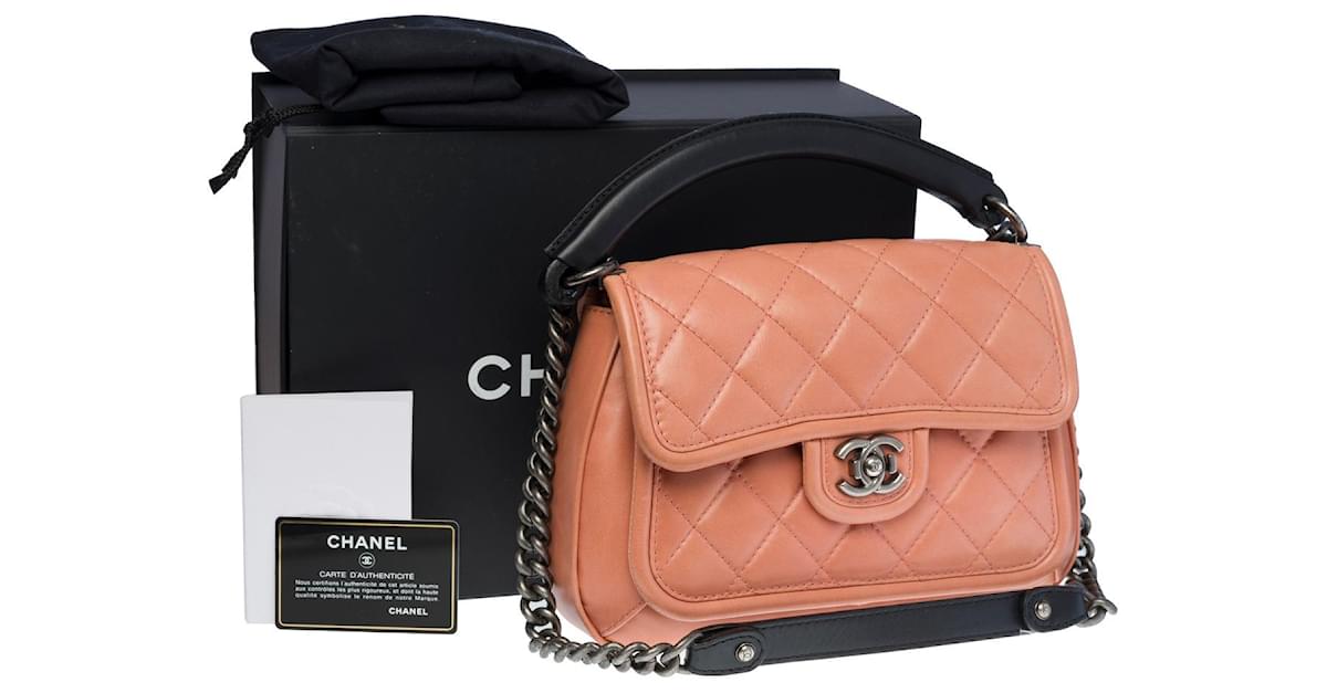 SAC BANDOULIÈRE CHANEL CLASSIQUE FLAP BAG EN CUIR D AGNEAU MATELASSE