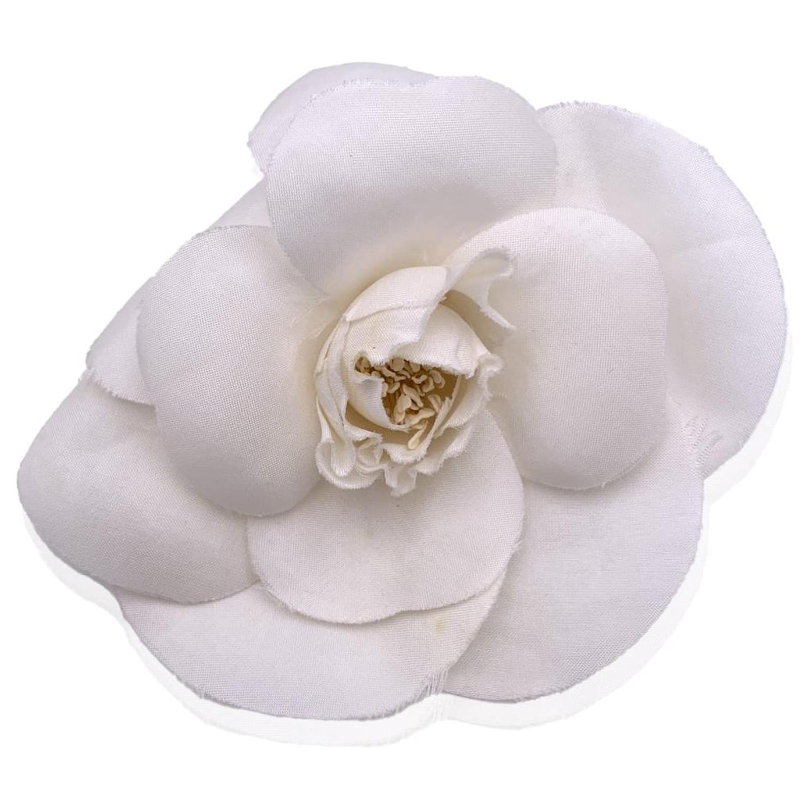 Chanel Broche Camélia Fleur de Soie Blanche Vintage Broche Camélia ref