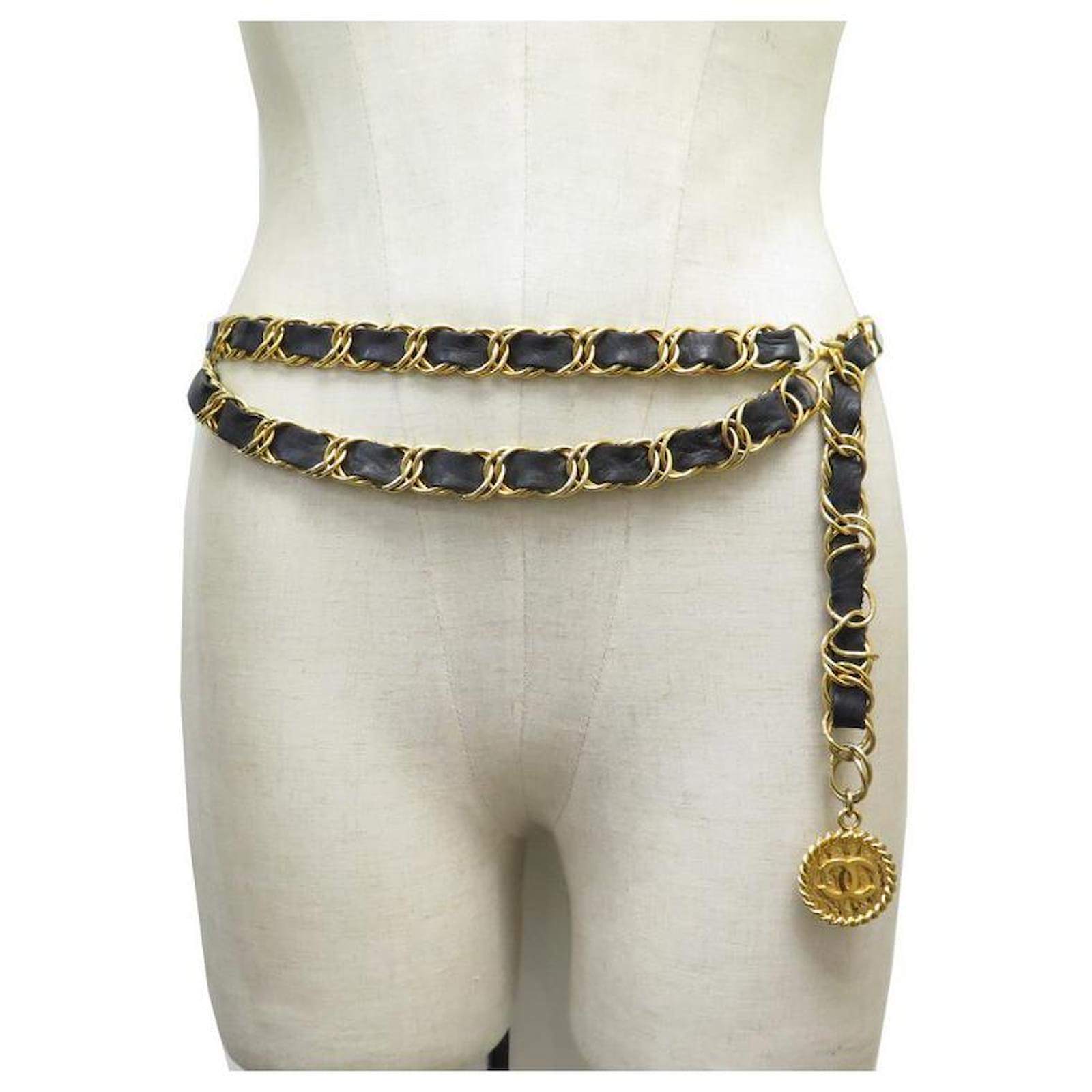 Medaillon Vintage Chanel Belt Interlaced Chain Medallion Logo Cc T A