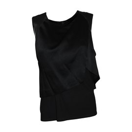 Top Maje Negro con Insertos de Piel en los Hombros