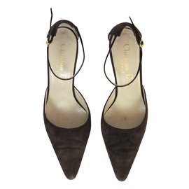 Christian Dior Pumps aus braunem Wildleder