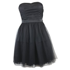 Vestido negro sin tirantes Divided