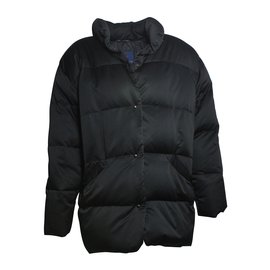 Chaqueta Moncler de satén negro y plumón de ganso