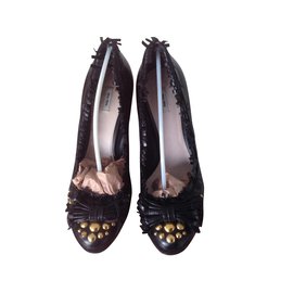 Décolleté Miu Miu Nere in Pelle con Borchie e Frange