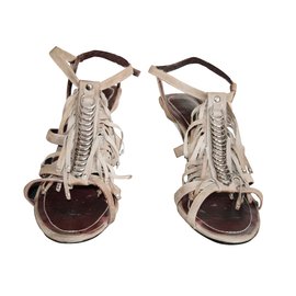 Barbara Bui Wildleder Sandalen mit Perlenfransen 11cm