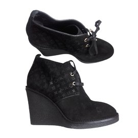 Louis Vuitton Botines de Cuña Stride Negros de Gamuza 39