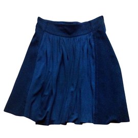Louis Vuitton Falda Negra de Viscosa Talla 36