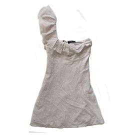 The Kooples Pete Doherty Kollektion Kleid aus weißer Wolle und Spitze