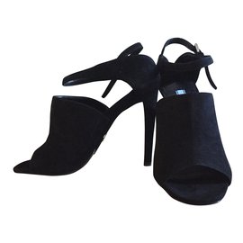 Décolleté Peep Toe Prada in scamosciato nero