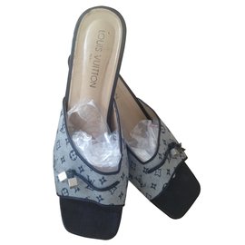 Mules Louis Vuitton in pelle grigia taglia 40