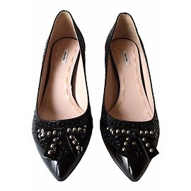 Miu Miu Lackleder Pumps Schwarz mit Nieten