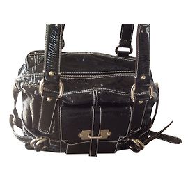Bolsa Luella em couro envernizado preto