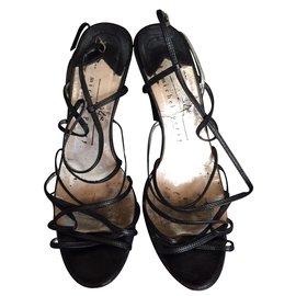 Michel Perry Sandalen aus schwarzem Leder mit Riemchen