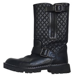 Botas Chanel de cuero negro talla 35