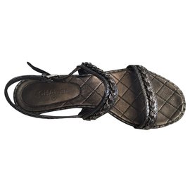 Sandali Chanel Pelle di Serpente Iridescente Argento 37.5