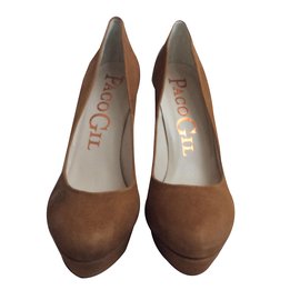 Paco Gil High Heels aus Nubuk Karamell