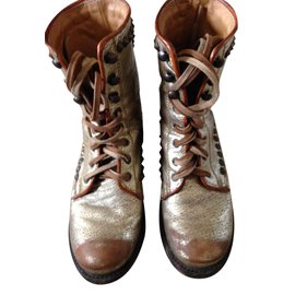 Botas Ash de piel con cordones y tachuelas doradas