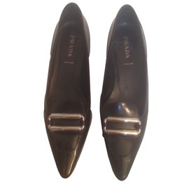 Décolleté Prada in pelle nera taglia 40