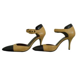 Chanel Riemchen Sandalen aus Leder Beige Schwarz