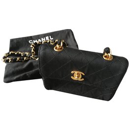 Chanel Mini Timeless Clutch aus Seide Schwarz