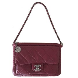 Pochette Chanel Timeless in pelle d'agnello bordeaux