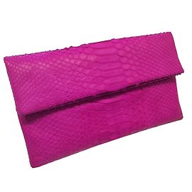 Autre Marque Clutch aus Schlangenleder rosa