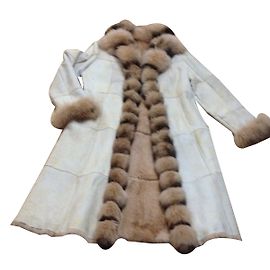 Abrigo Yves Salomon de gamuza beige