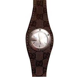 Gucci Uhr mit Stoffarmband Braun und Beige