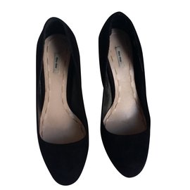 Miu Miu Pumps aus schwarzem Wildleder 12cm Absatz