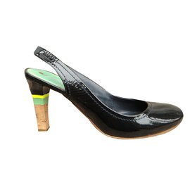 Céline Sandalen aus Lackleder Schwarz 38