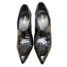 Botines Prada de charol negro plisado 37IT