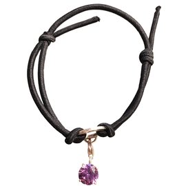 Thomas Sabo Armband aus schwarzer Kordel mit violettem Stein