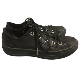 Converse Low Top Sneaker aus schwarzem Leder
