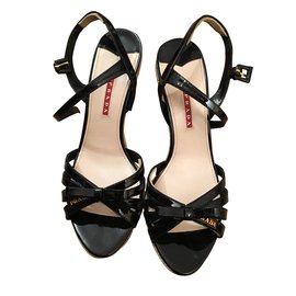 Sandali Prada in pelle neri con tacco 7cm