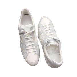 Sneakers Louis Vuitton in pelle di cervo bianche