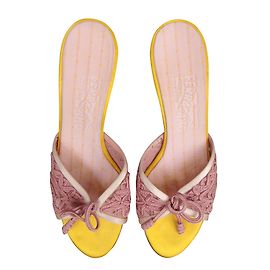 Mule Salvatore Ferragamo in pelle rosa e gialla