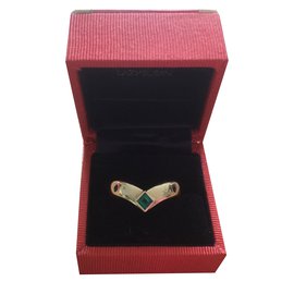 Autre Marque 18kt Gelbgold Wishbone Ring mit Smaragd und Saphir