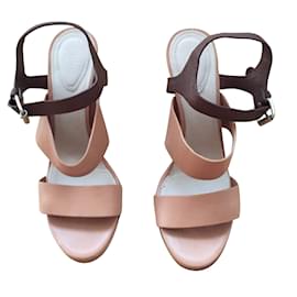 Sandali Chloé in pelle color caramello con fibbia alla caviglia 38