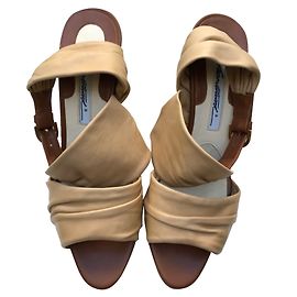 Brian Atwood Sandalen aus beige Leder 37,5