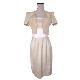 Conjunto de Vestido y Bolero Renato Nucci de Seda Beige y Blanco