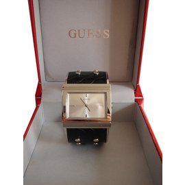 Orologio Guess nero in pelle di coccodrillo e borchie argento