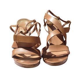 Sandali con tacco Salvatore Ferragamo in pelle beige