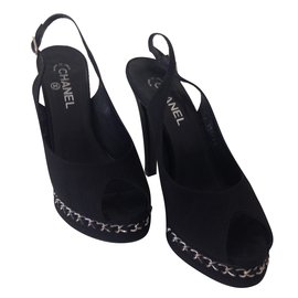Zapatos de tacón Chanel negros de piel de cordero y tela 41.5