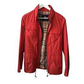 Burberry Jacke Rot mit Bestickter Tartan Kapuze Größe S