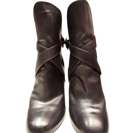 Botines Alaïa en piel negra con tacón coma