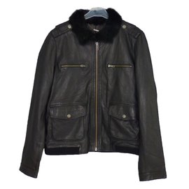 One step Lederjacke aus schwarzem Lammleder mit Kaninchenfellkragen