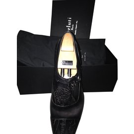 Berluti Zapatos de cordones en cuero gris oscuro