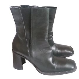 Stivaletti Costume National in pelle verde oliva