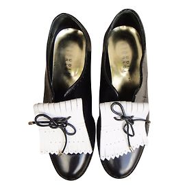 Claudie Pierlot Derbys aus schwarzem Lackleder