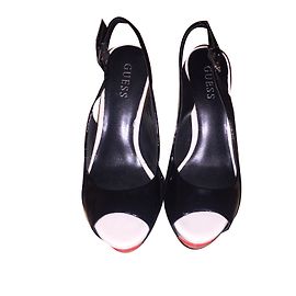 Décolleté Guess in vernice bicolore nero e rosso